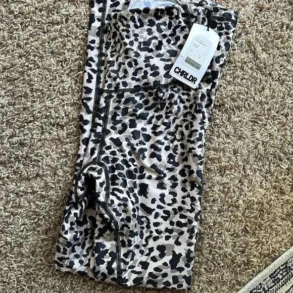 CHRLDR leopard high waisted leggings - Picture 2 of 4